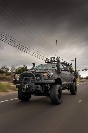 Toyota Tundra CrewMax 4x4 Zombie Apocalypse 2013 года 